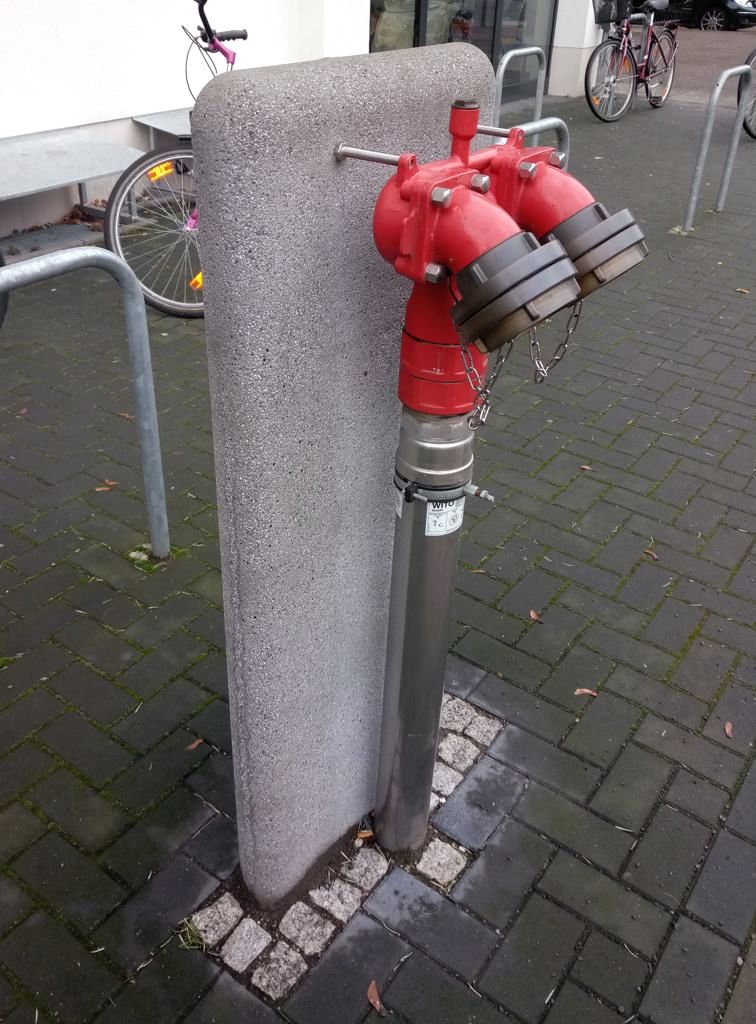 Extinguishing water connection. Berlin, 2021. A solid, mature solution developed after many years of nasty experience. This is exactly what is needed for the new issues of Corona, climate crisis and species extinction.