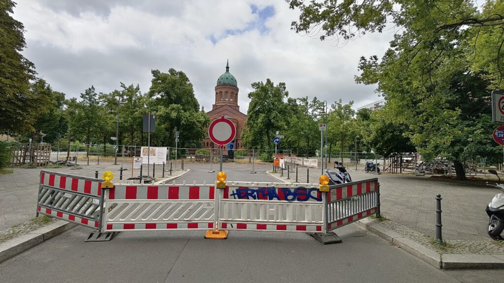Der Bezirk Berlin Mitte sperrt Juni 2026 eine Raserstrecke um die Michaelkirche
